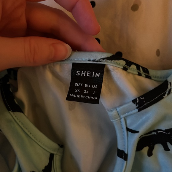 Dino print ruffled crop top - Picture 3 of 3